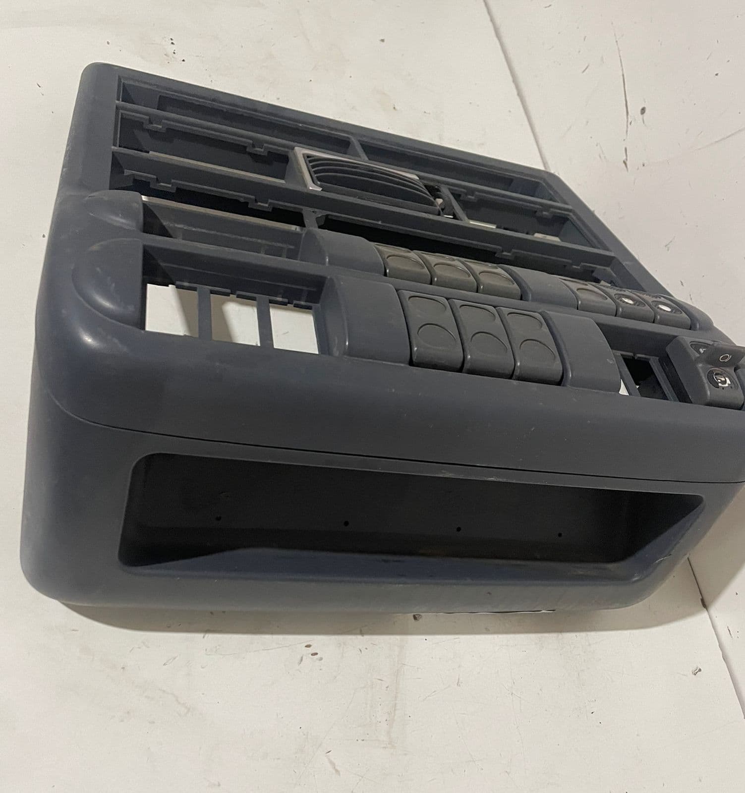 Moldura Painel Central Iveco 504034778