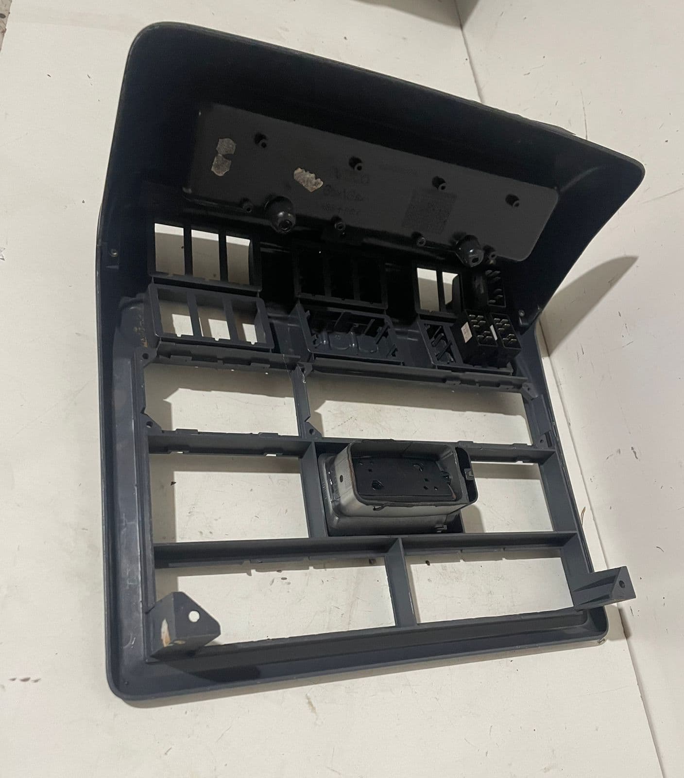 Moldura Painel Central Iveco 504034778