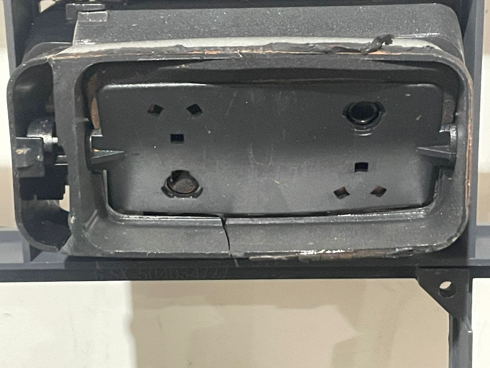 Moldura Painel Central Iveco 504034778