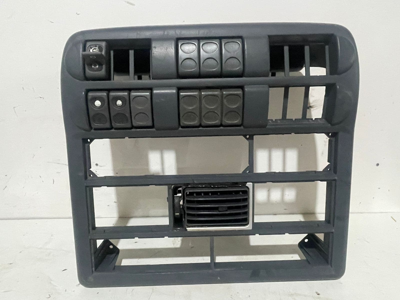 Moldura Painel Central Iveco 504034778