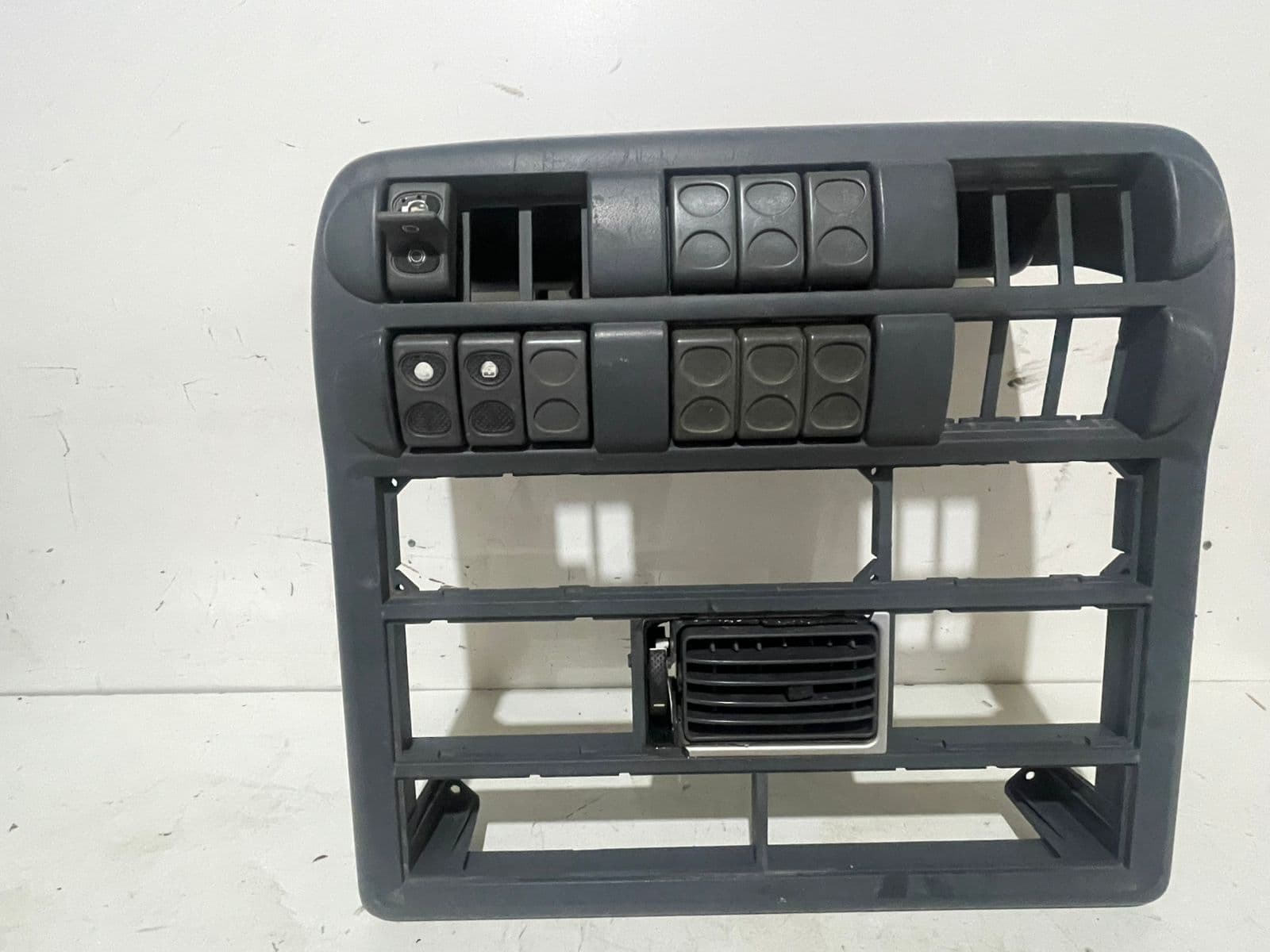 Moldura Painel Central Iveco 504034778