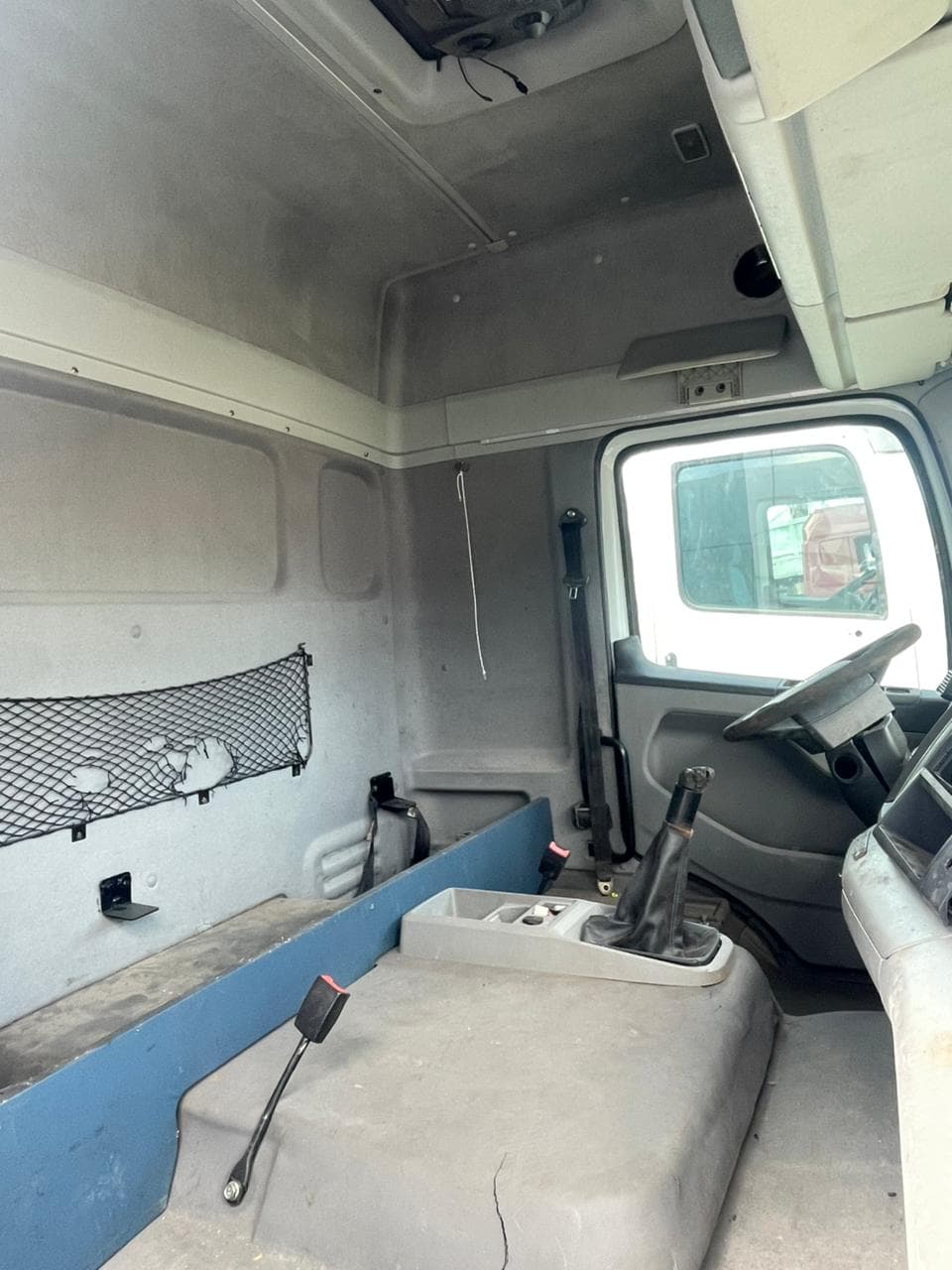 Cabine Volkswagen Constellation Teto Alto Completa