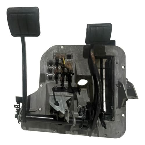 004720 Pedaleira Volvo Fh 2011 Com Detalhe