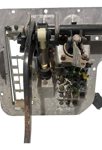 004718 Pedaleira Volvo Fh 2011 8189958 Com Detalhe