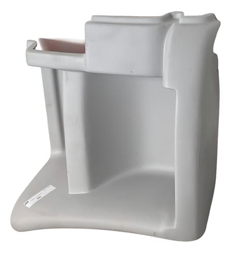 004633 Estribo L/d Volvo Vm Recuperado