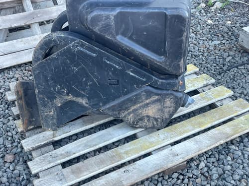 005457 Dc4650250 Tanque Arla Ford Cargo Com Suporte