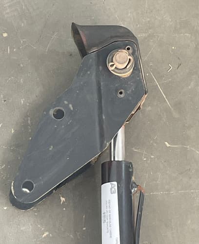 005448 Pistao De Bascular Cabine Volvo Vm Com Suporte