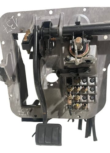 004718 Pedaleira Volvo Fh 2011 8189958 Com Detalhe