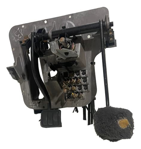 004718 Pedaleira Volvo Fh 2011 8189958 Com Detalhe