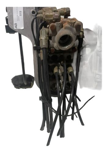 004718 Pedaleira Volvo Fh 2011 8189958 Com Detalhe