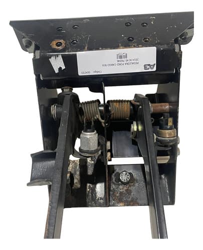 004733 Pedaleira Ford Cargo 816 2014