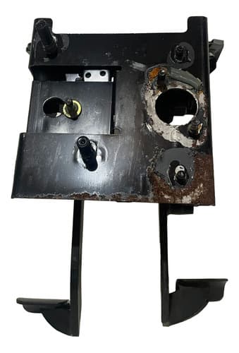 004733 Pedaleira Ford Cargo 816 2014