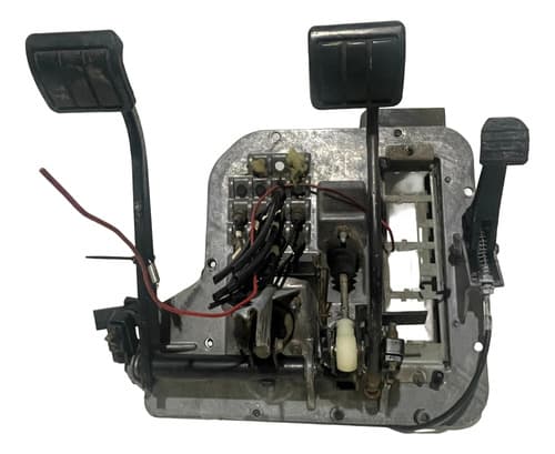 004718 Pedaleira Volvo Fh 2011 8189958 Com Detalhe