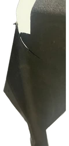 004554 Acabamento Tampa Painel Lateral Volvo com Detalhe