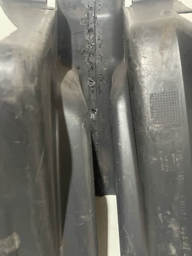 004554 Acabamento Tampa Painel Lateral Volvo com Detalhe