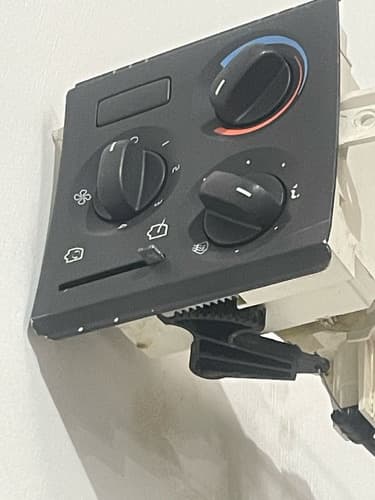 003718 Painel Controle Ar Cabine Volvo 20443730 Com Detalhe