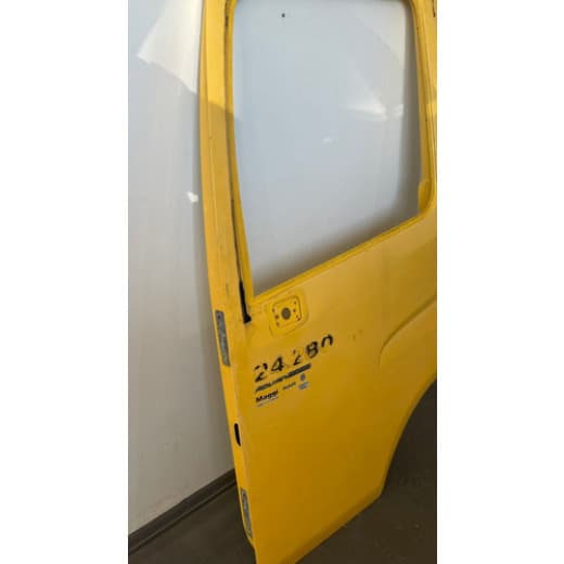 005421 - Porta Usada Original com Detalhe LE VW Constellation