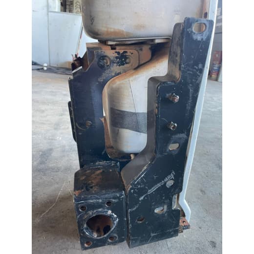 005658 Estribo VW Constellation 3 Degraus L/E Recuperado