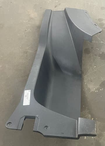 005679 Acabamento Superior Do Estribo Volvo Fh New 82819482