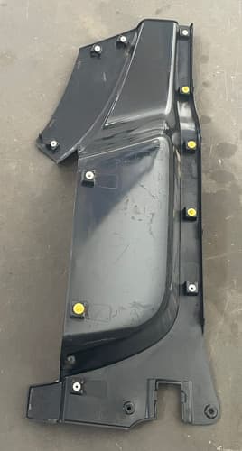 005679 Acabamento Superior Do Estribo Volvo Fh New 82819482