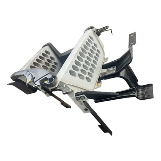 005676 Estribo Com Suporte L/e Volvo Fh New