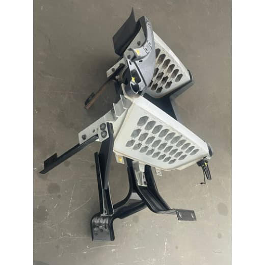 005676 Estribo Com Suporte L/e Volvo Fh New