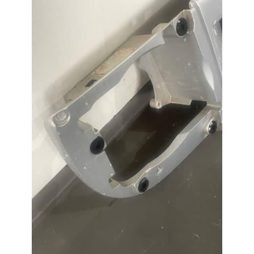 005574 - Grade Dianteira VW Worker 8120/8150/9150 com Detalhe - Usada