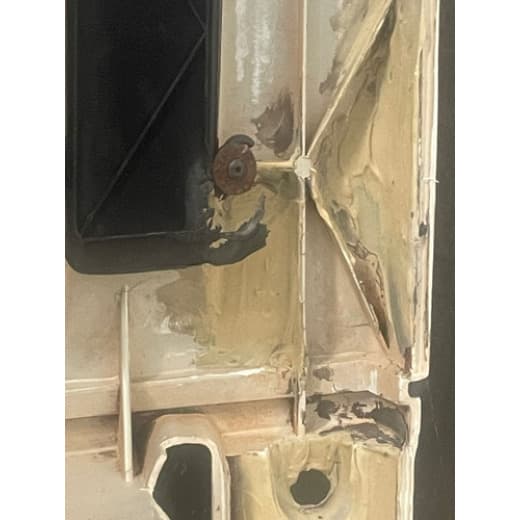 005574 - Grade Dianteira VW Worker 8120/8150/9150 com Detalhe - Usada