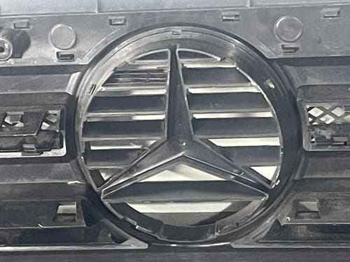 005575 9588880023 Grade Frontal Mercedes Benz Atego