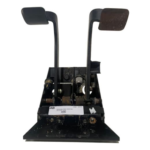 004733 Pedaleira Ford Cargo 816 2014