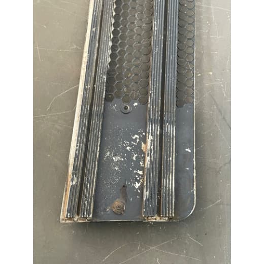 005476 Grade Frontal Inferior Scania PTR P94 P114 P124 S4
