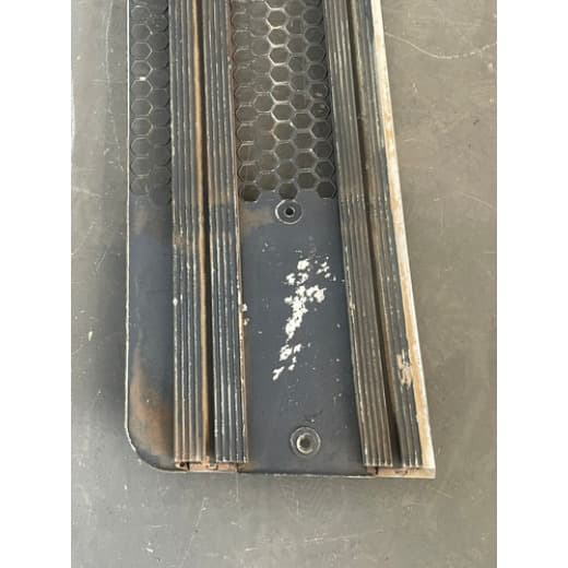 005476 Grade Frontal Inferior Scania PTR P94 P114 P124 S4